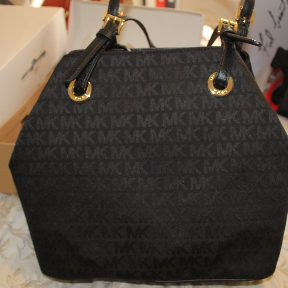 New Michael Kors Purse